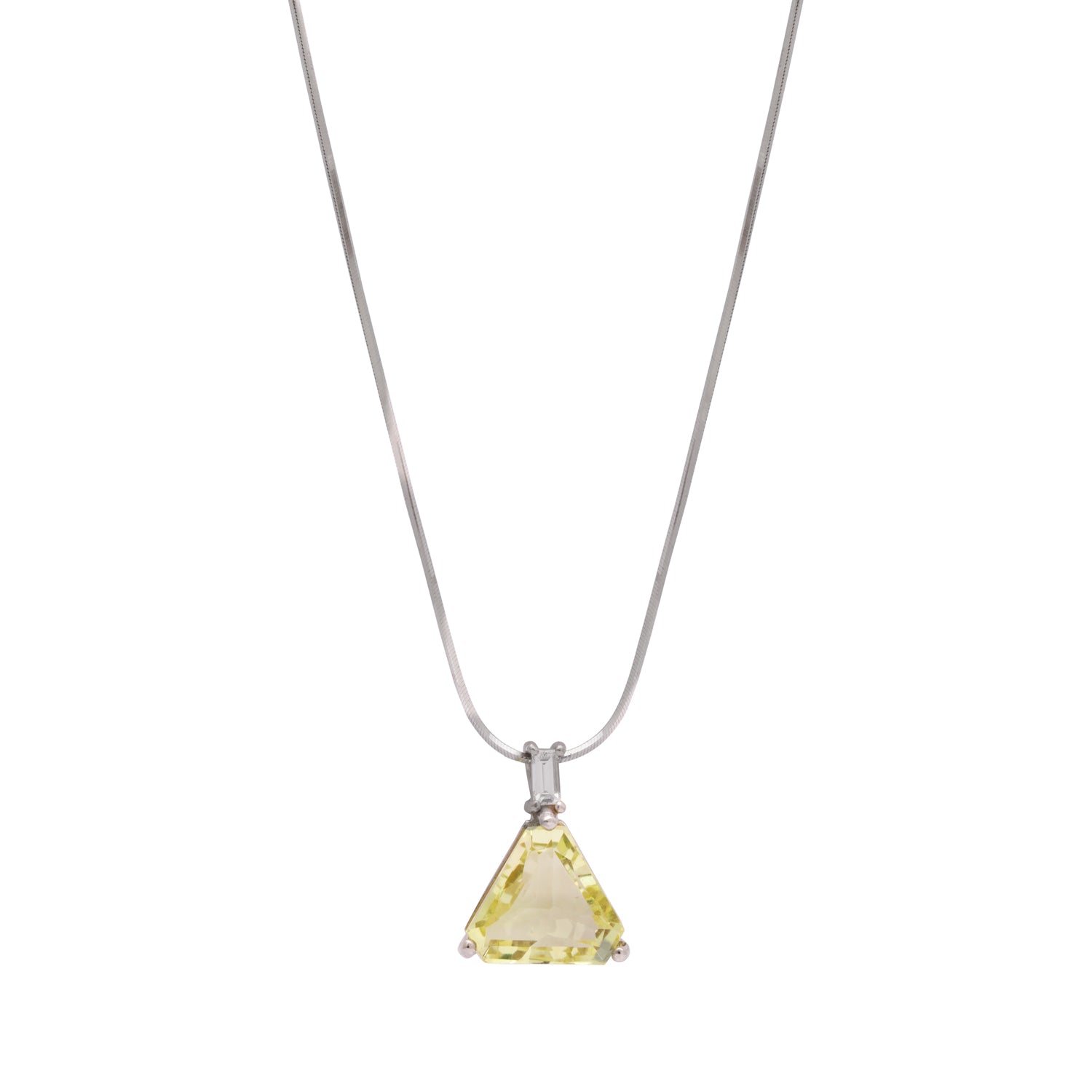Collar triangulo